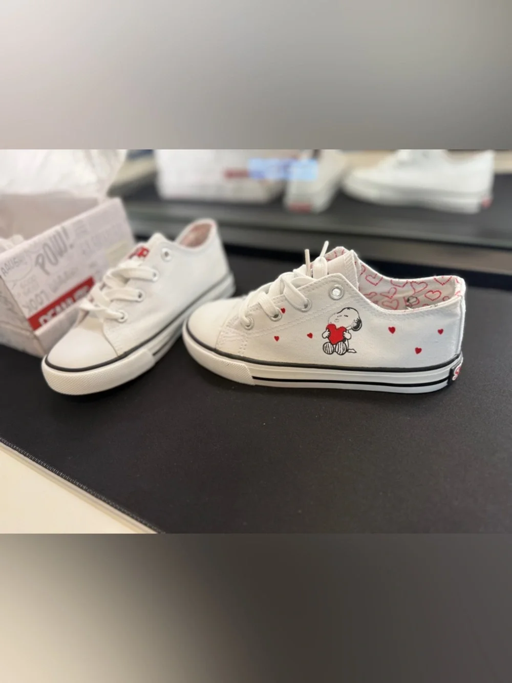 Peanuts Snoopy Hearts White Canvas Sneakers Shoes Kids Girls Size 12 New in Box